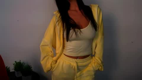 Alexia online show from May 19, 1:07 pm