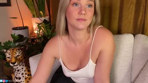 Lexi online show from March 7, 2:04 am