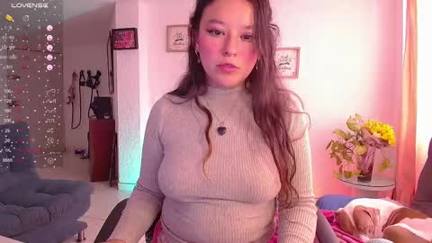 Snapshot of lexie_babe chatting on February 17, 1:22 pm Lexie Thompson   8pm  0000am -5 online show from February 17, 1:22 pm