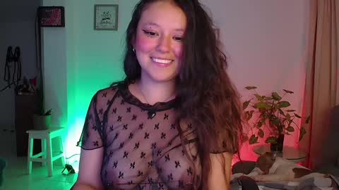 Snapshot of lexie_babe chatting on December 23, 8:33 am Lexie Thompson   8pm  0000am -5 online show from December 23, 8:33 am