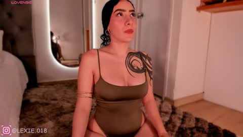 LEXIE online show from April 1, 11:01 pm