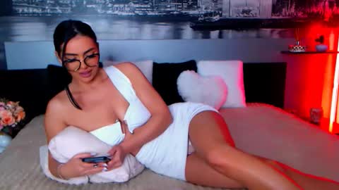 Amalia online show from December 16, 4:35 pm