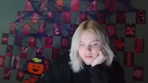 Snapshot of leyla_le chatting on October 23, 6:37 am Leyla online show from October 23, 6:37 am