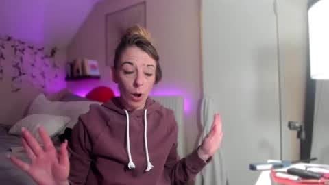 Hornystonerchick online show from February 25, 5:19 am