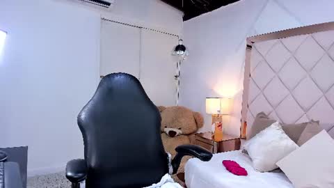 Lia  online show from July 12, 7:28 pm