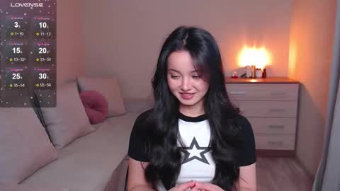 Snapshot of lia_hetty chatting on October 6, 2:24 pm L I A online show from October 6, 2:24 pm