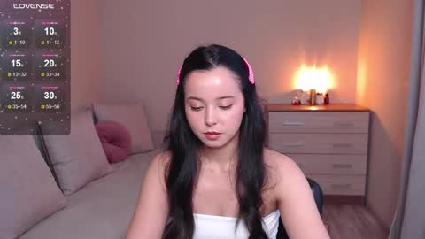Snapshot of lia_hetty chatting on October 7, 2:24 pm L I A online show from October 7, 2:24 pm
