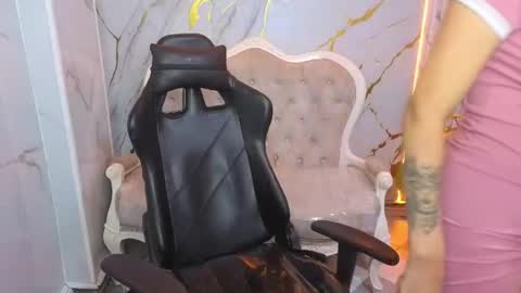 lia online show from April 16, 7:58 pm