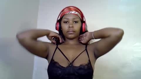 lia online show from November 7, 10:50 am