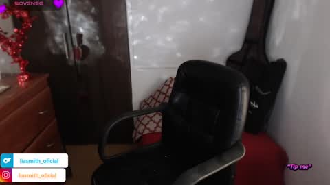 Snapshot of lia_smith87 chatting on February 16, 5:37 am Laura online show from February 16, 5:37 am