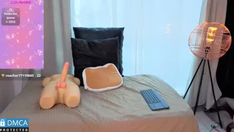 lia summer1 online show from November 4, 7:04 pm