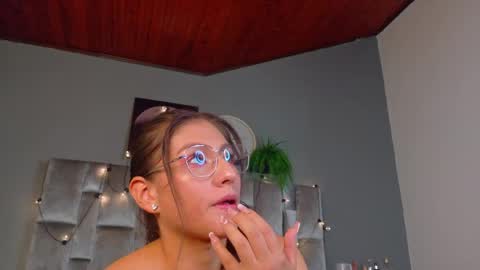 L I A   online show from May 16, 3:25 am
