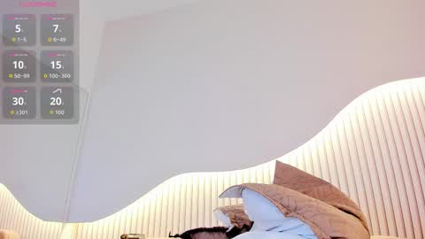 liaguzman online show from March 13, 3:43 am