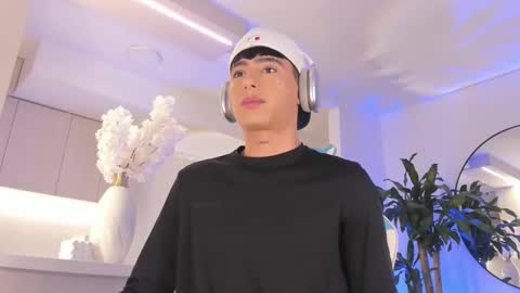 Liam online show from February 25, 1:20 am