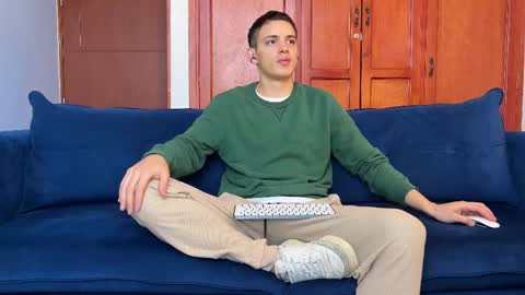 Snapshot of liam_enzho chatting on October 5, 12:57 pm Liam online show from October 5, 12:57 pm