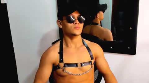 liam_knight online show from October 31, 2:34 am