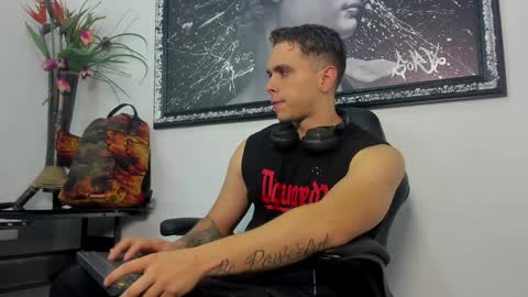 Liam online show from December 27, 8:39 pm