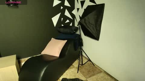 L I A M O N R O E online show from October 19, 12:43 pm