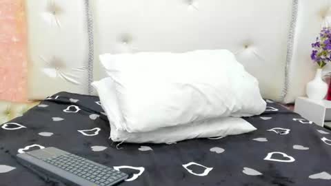 Lian  online show from July 9, 8:02 pm