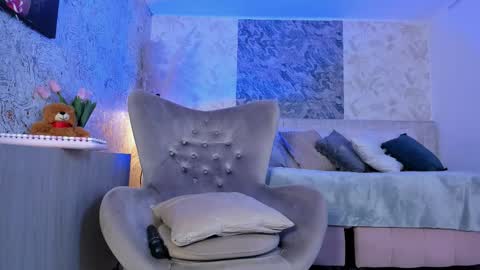 Lian online show from February 26, 7:50 pm