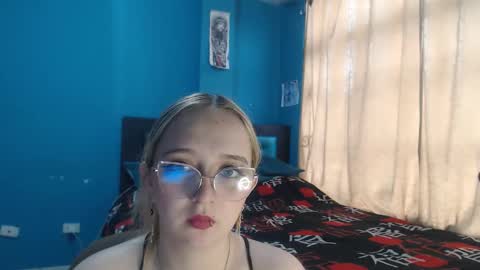 Snapshot of liaroberts1 chatting on October 7, 12:12 pm Lia Roberts online show from October 7, 12:12 pm