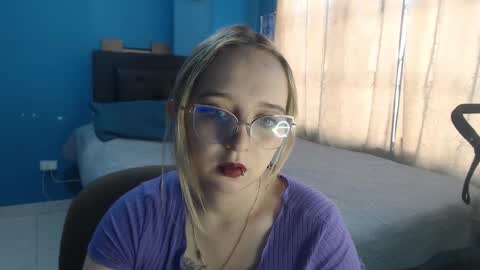 Snapshot of liaroberts1 chatting on October 22, 11:56 am Lia Roberts online show from October 22, 11:56 am
