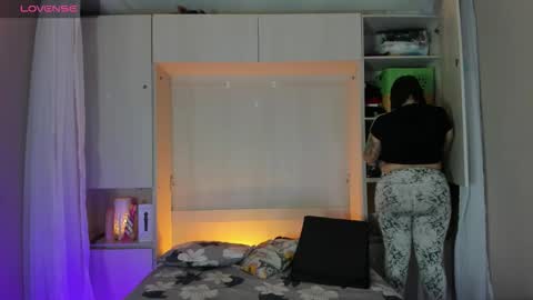         online show from March 31, 11:43 am