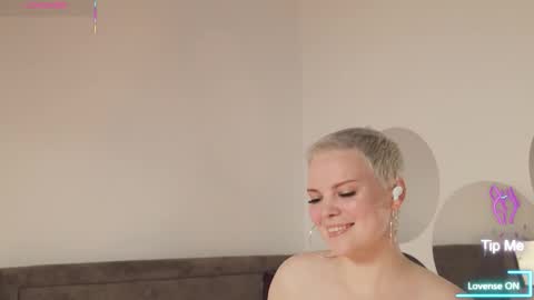 likaaberry online show from October 14, 5:43 am