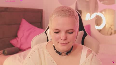 likaaberry online show from February 7, 1:25 pm