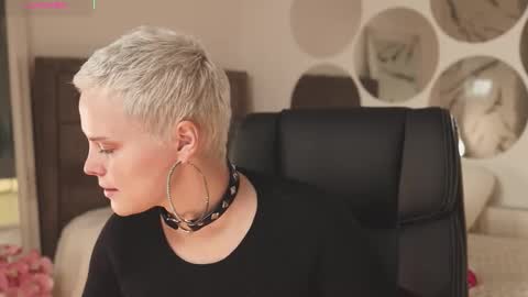 likaaberry online show from September 14, 4:41 pm