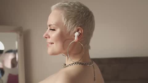 likaaberry online show from October 10, 4:40 am