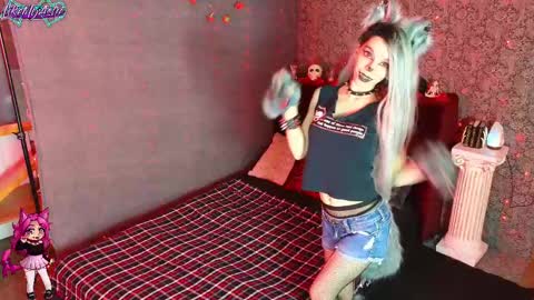 LikeMyAshe online show from October 3, 9:06 am