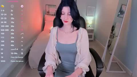 Melanie  Follow me  online show from March 2, 11:39 am
