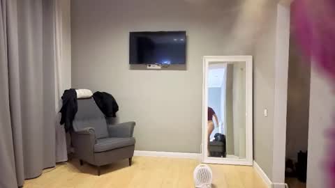 Emma online show from March 6, 1:04 am