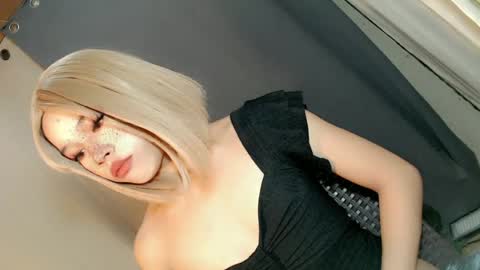 lil_trixxy online show from June 19, 2:50 am