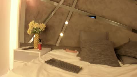 Lila  online show from March 29, 8:38 am