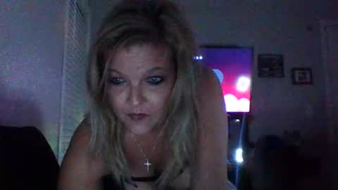 lilblonde412 online show from December 1, 3:48 am