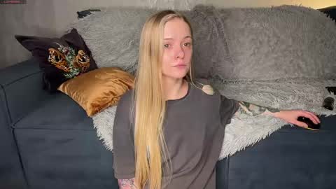 Lili online show from April 2, 4:58 pm