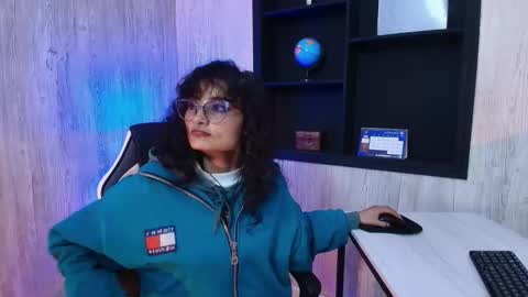 Snapshot of lili_clan chatting on October 1, 2:38 pm lili_clan online show from October 1, 2:38 pm