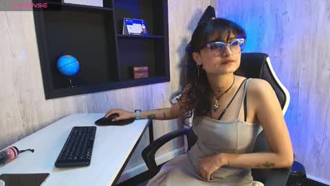 Snapshot of lili_clan chatting on October 20, 3:06 pm lili_clan online show from October 20, 3:06 pm