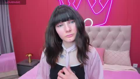 Lilli  follow me kiss online show from February 20, 9:00 am