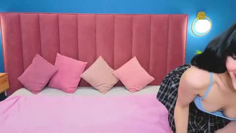 Lilli  follow me kiss online show from April 8, 11:02 am