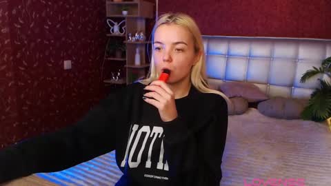 Lilie online show from February 7, 10:52 pm