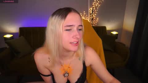 lilielfie online show from November 5, 1:57 pm