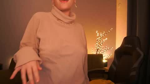 lilielfie online show from October 12, 3:59 pm