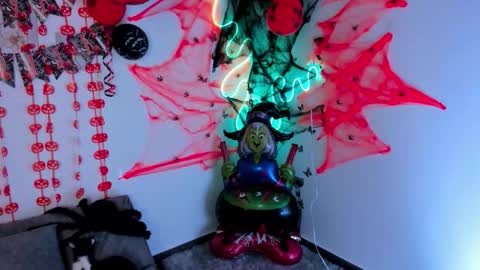 Lilie  online show from October 21, 9:29 pm