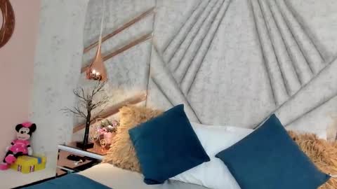 LilyJensen online show from November 16, 7:49 pm