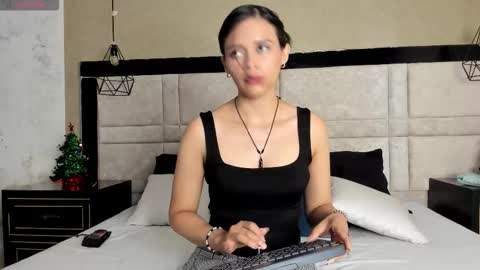 LilyJensen online show from November 25, 8:07 pm