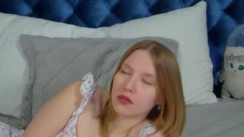 LiliLinn online show from April 14, 5:11 am