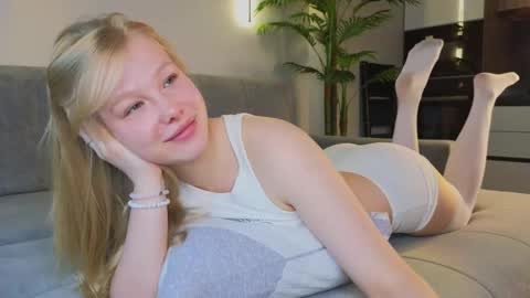 lililok101 online show from October 8, 4:29 am